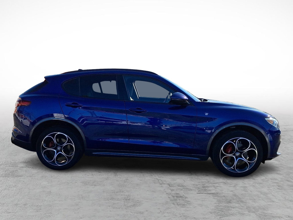 Used 2023 Alfa Romeo Stelvio Ti image 6