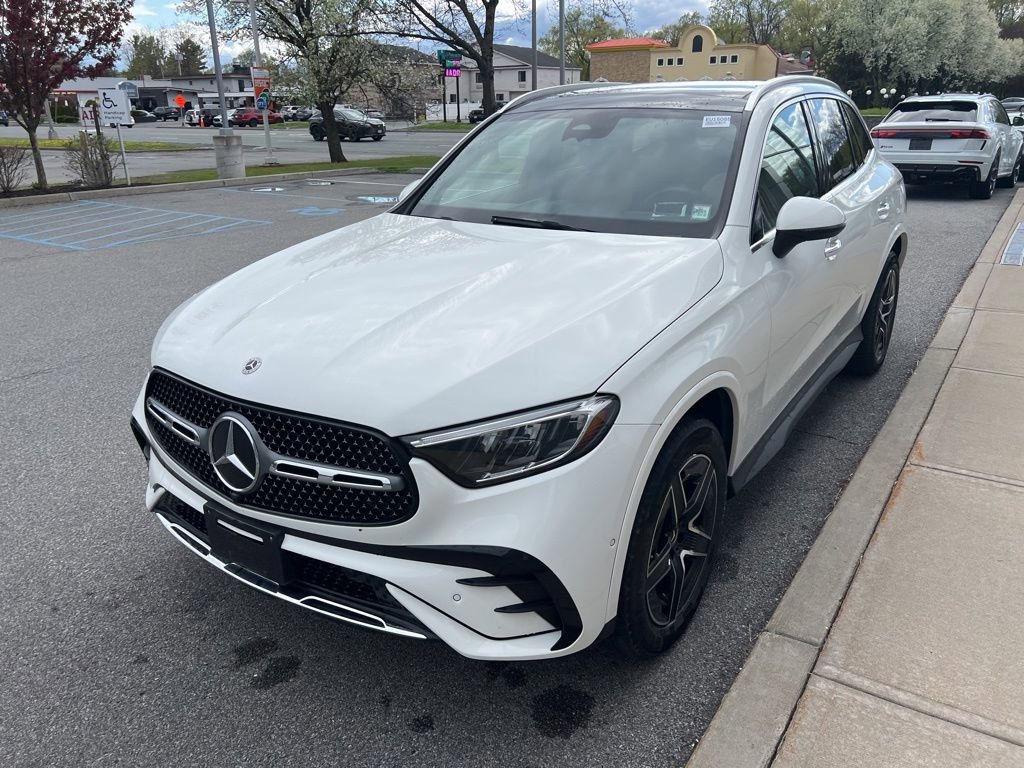 Used 2025 Mercedes-Benz GLC 300 4MATIC image 33