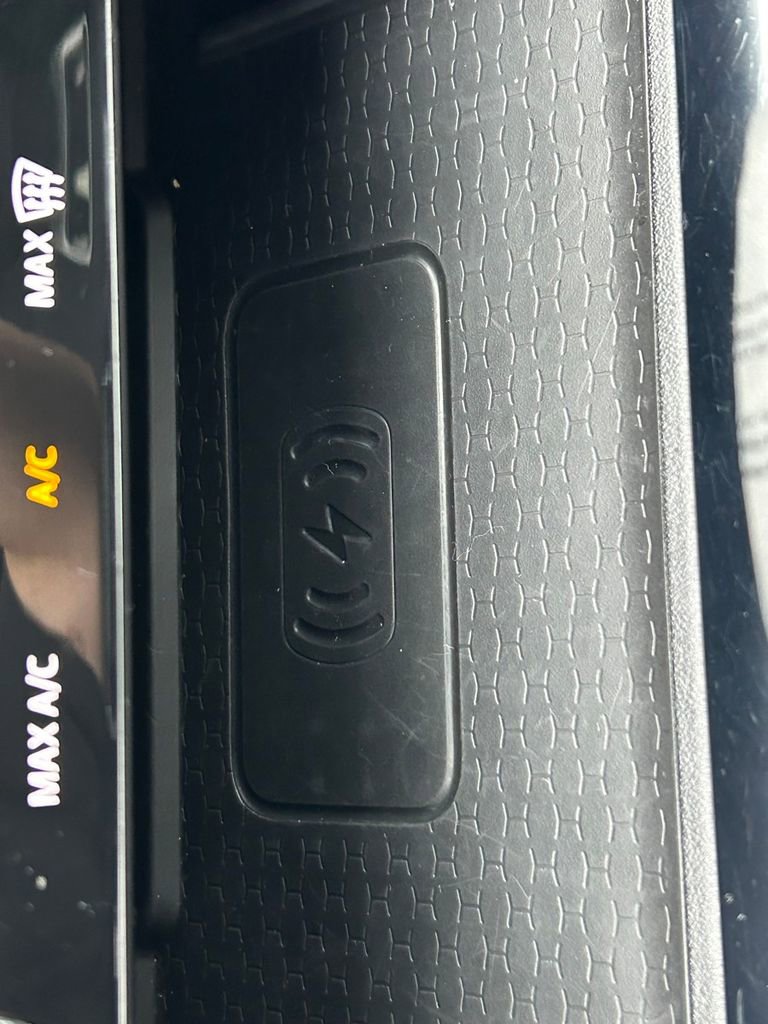 Used 2024 Jaguar F-PACE R-Dynamic S image 33