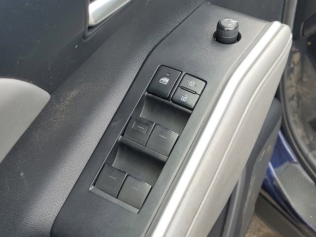 Used 2021 Toyota Highlander XLE AWD/4WD image 10