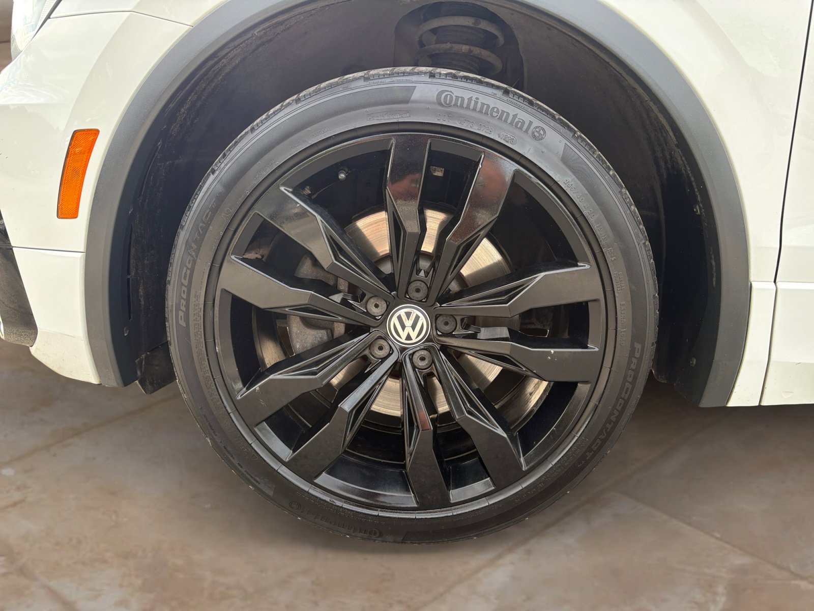 Used 2020 Volkswagen Tiguan SE R-Line FWD image 25