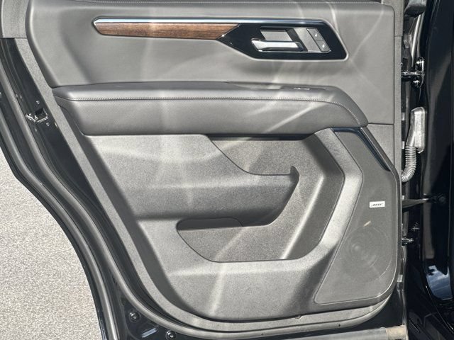 Used 2025 Chevrolet Tahoe High Country AWD/4WD image 27
