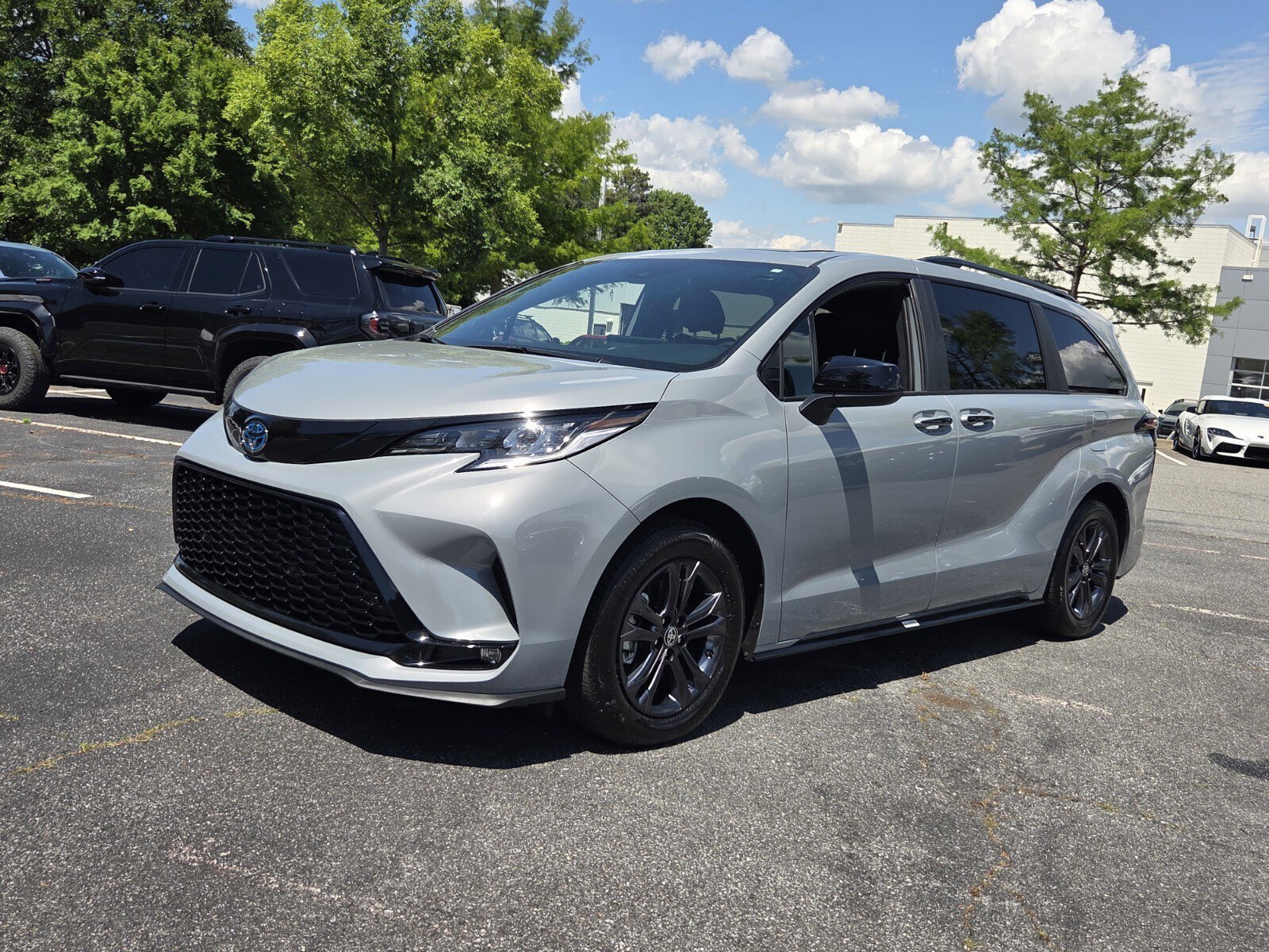 Certified 2025 Toyota Sienna XSE w/ XSE Plus Package AWD/4WD image 3