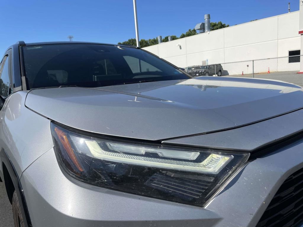 Used 2022 Toyota RAV4 XSE AWD/4WD image 5