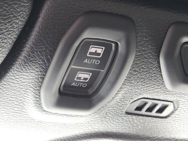 Used 2023 Jeep Wrangler Altitude image 8