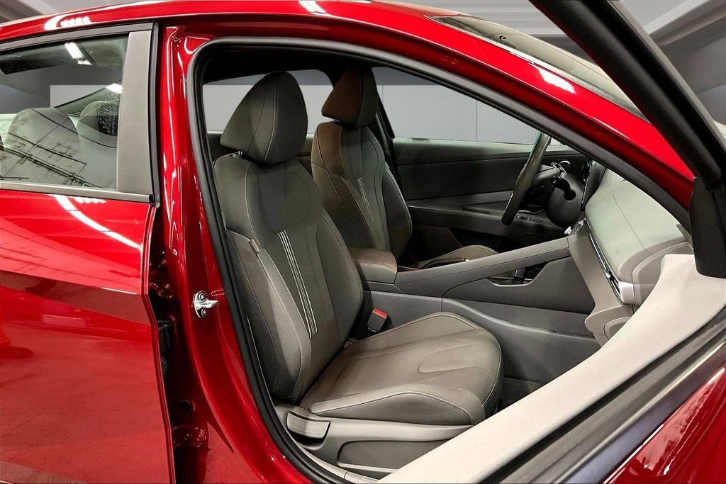 Used 2024 Hyundai Elantra SEL image 27