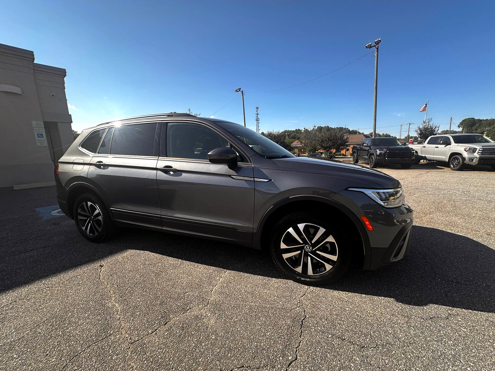 Used 2024 Volkswagen Tiguan S image 3