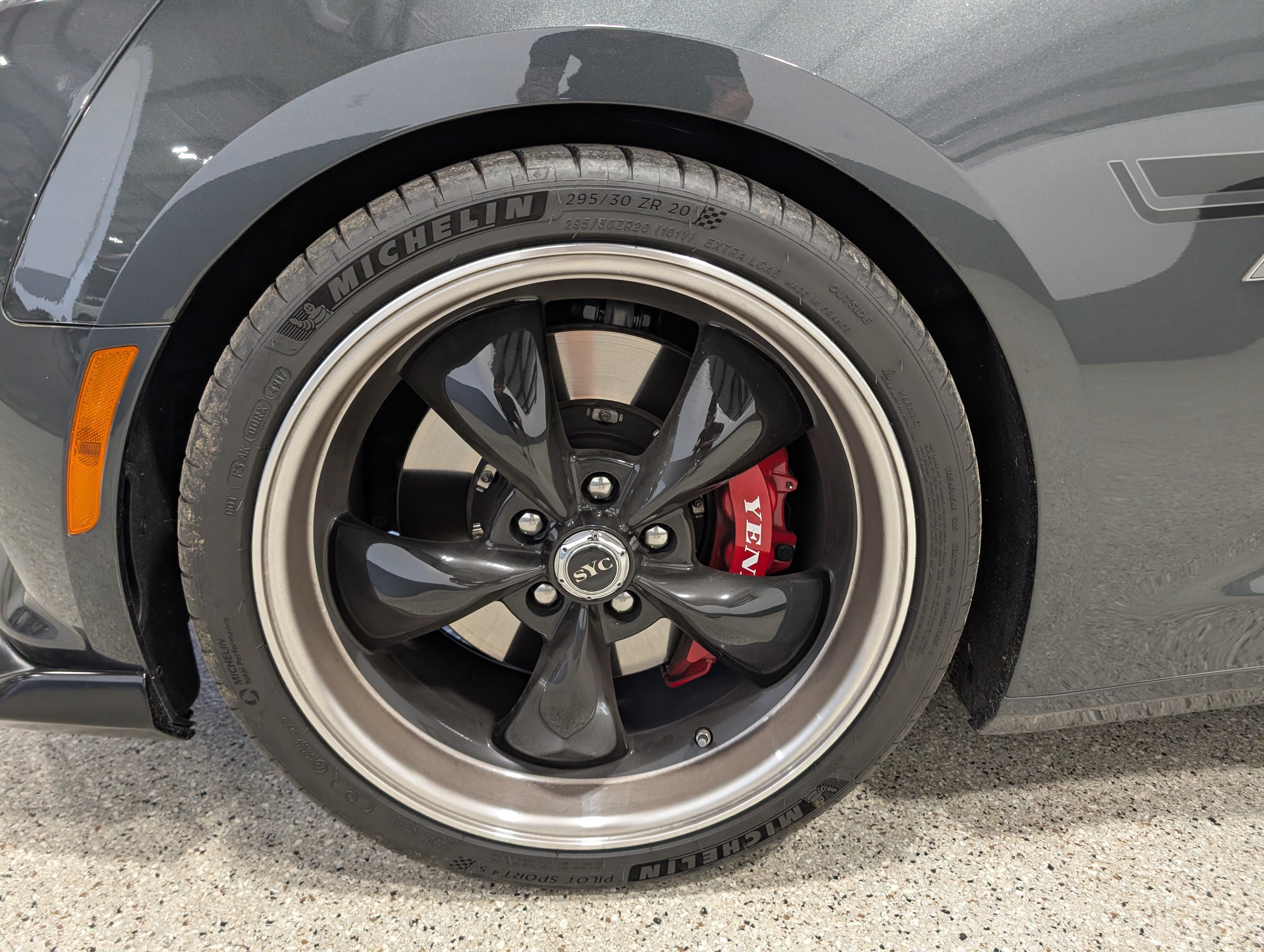 Used 2018 Chevrolet Camaro SS RWD image 9