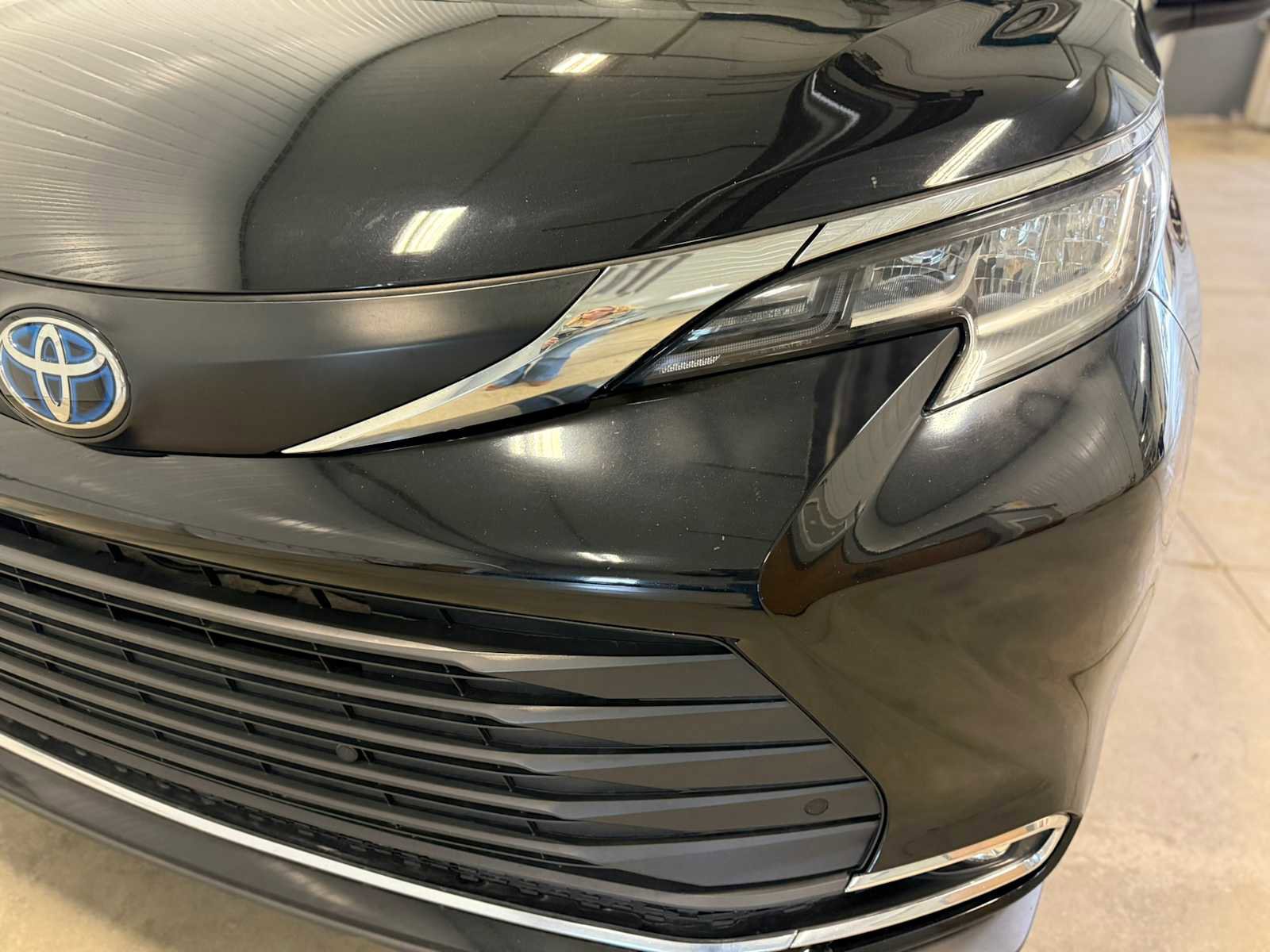 Certified 2023 Toyota Sienna XLE AWD/4WD image 8