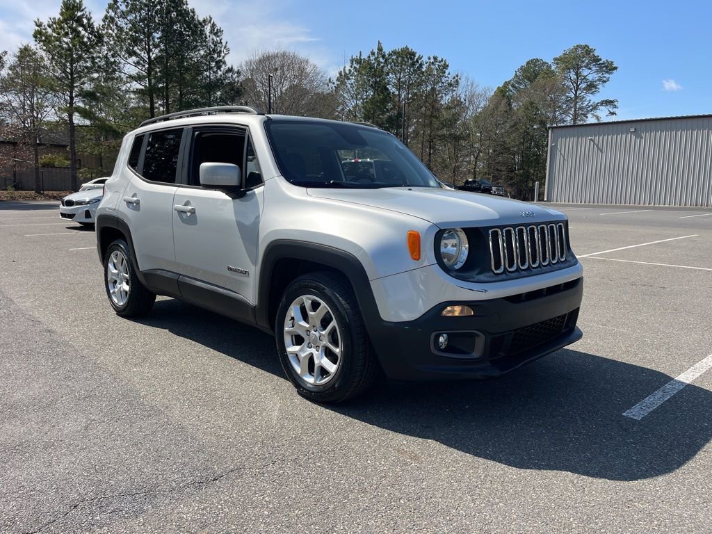 Used 2018 Jeep Renegade Latitude image 4