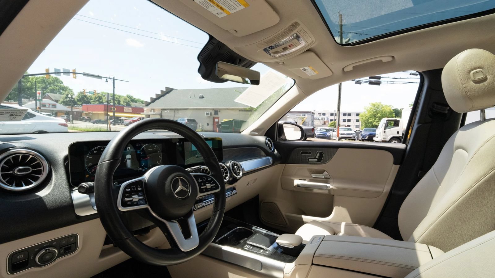 Used 2021 Mercedes-Benz GLB 250 4MATIC w/ Premium Package image 29
