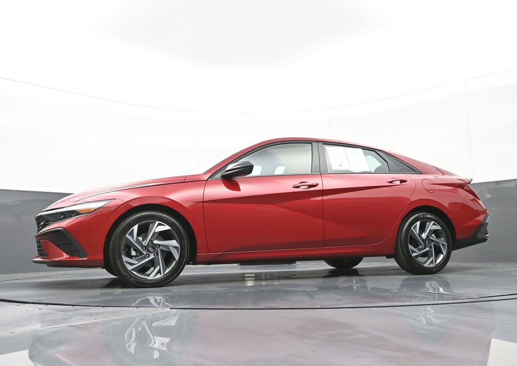 Certified 2025 Hyundai Elantra Sport image 43