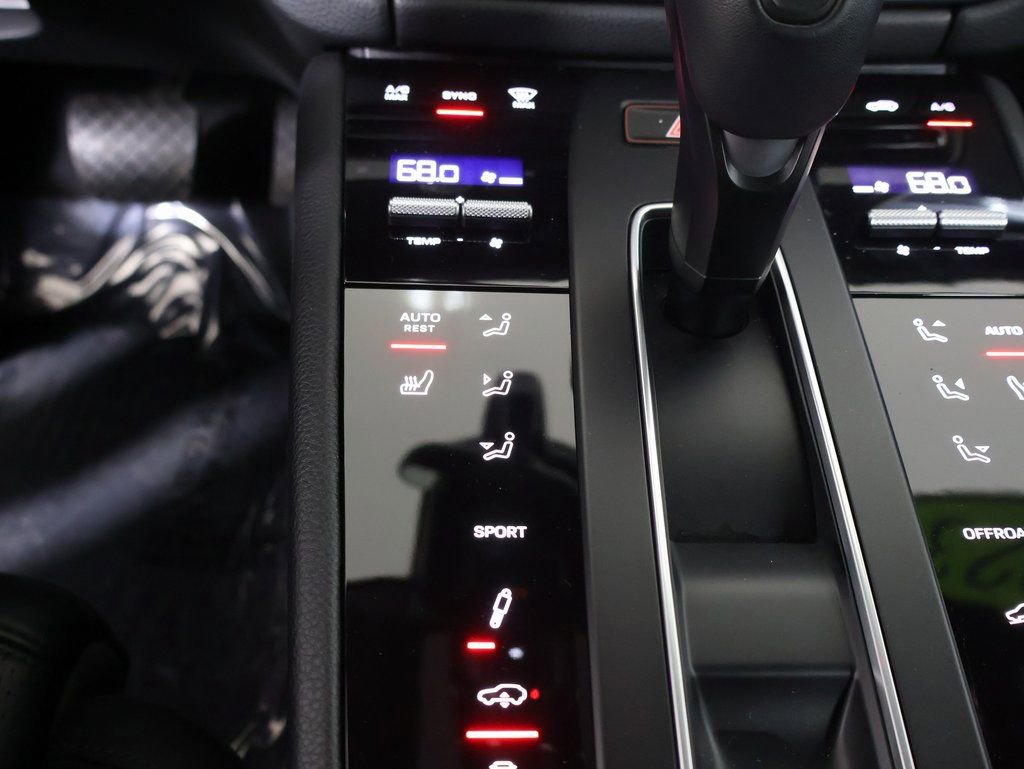 Used 2023 Porsche Macan S image 4