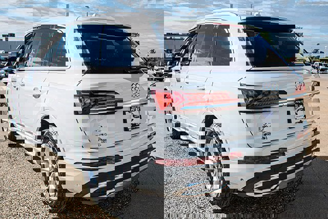 Used 2024 Audi Q7 2.0T Premium Plus image 3