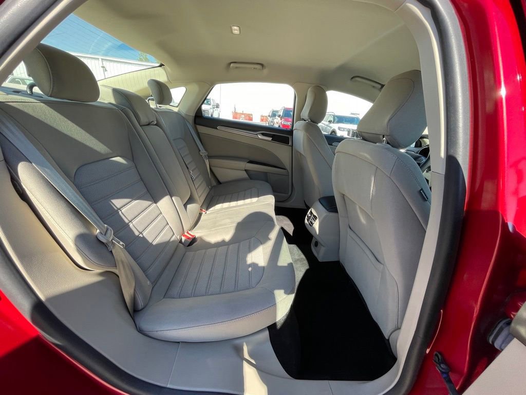 Used 2020 Ford Fusion SE image 21