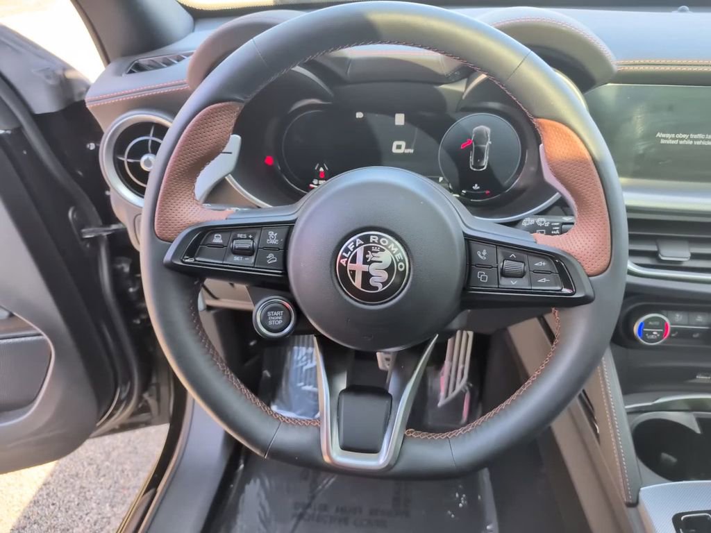 Used 2025 Alfa Romeo Stelvio Sprint image 23