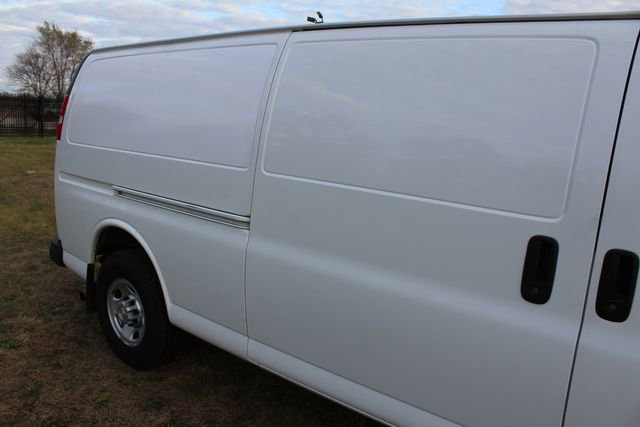 Used 2020 Chevrolet Express 3500 Extended w/ Driver Convenience Package RWD image 17