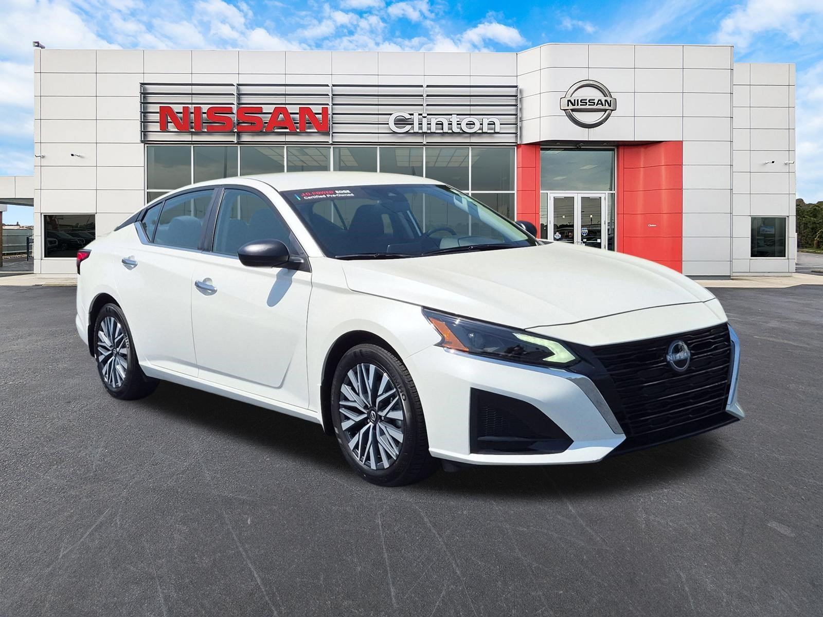 Used 2025 Nissan Altima 2.5 SV FWD image 1