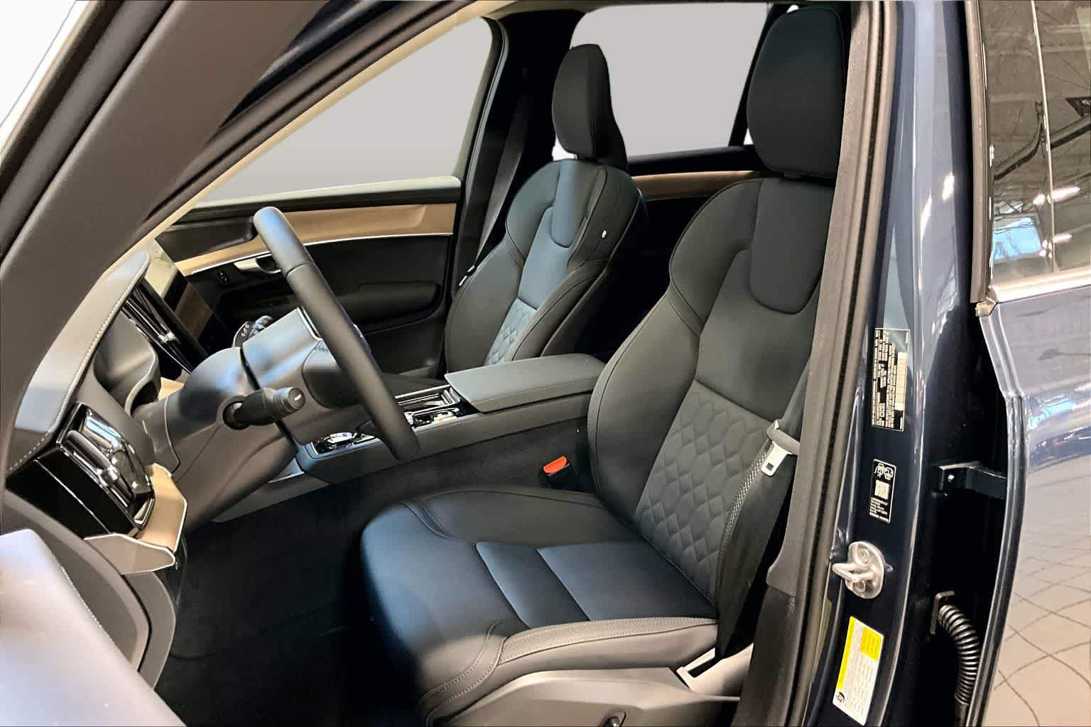 New 2026 Volvo XC90 B5 Plus w/ Protection Package Premier AWD/4WD image 13