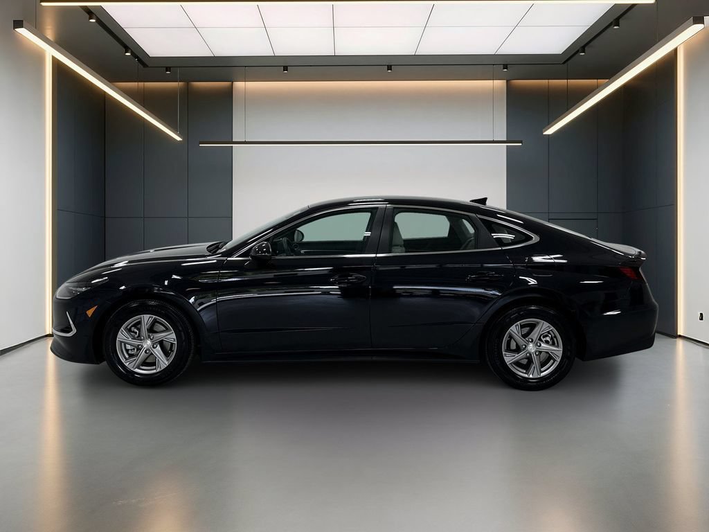 Certified 2023 Hyundai Sonata SE FWD image 2