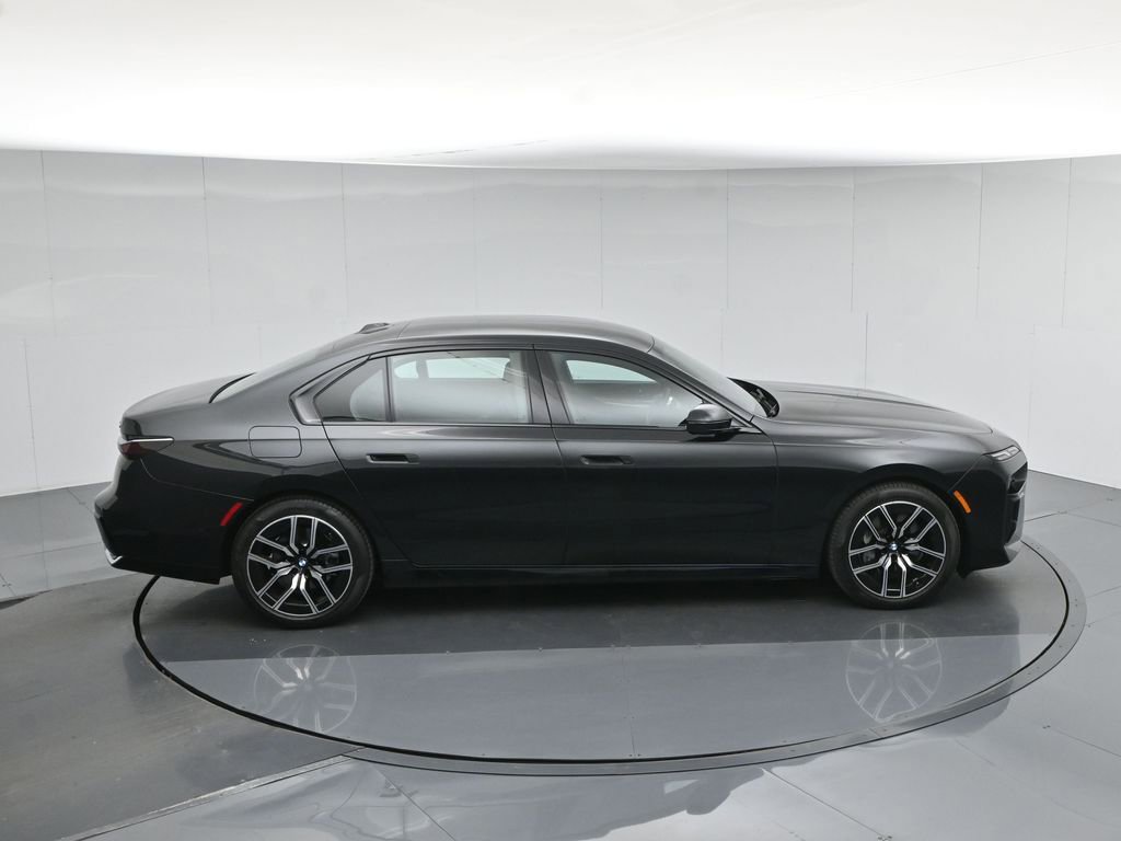 Used 2025 BMW 740i image 40