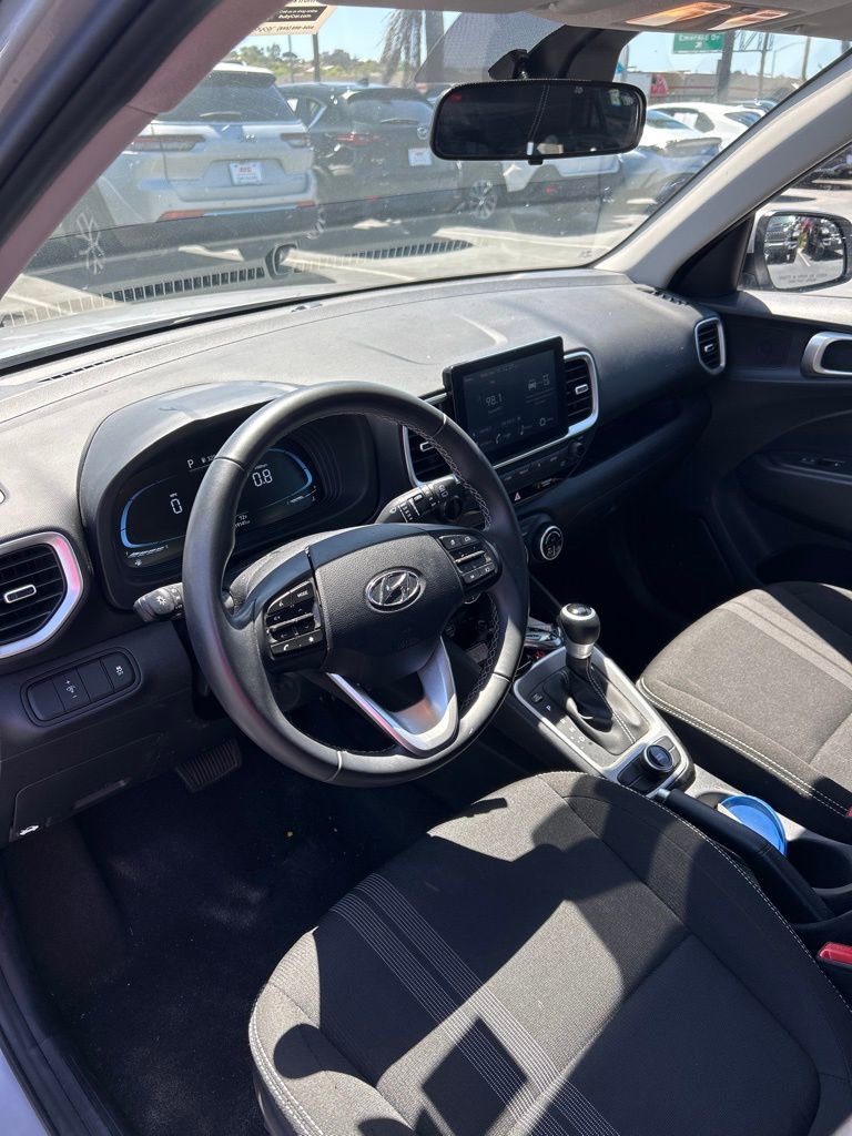Used 2025 Hyundai Venue SEL FWD image 20