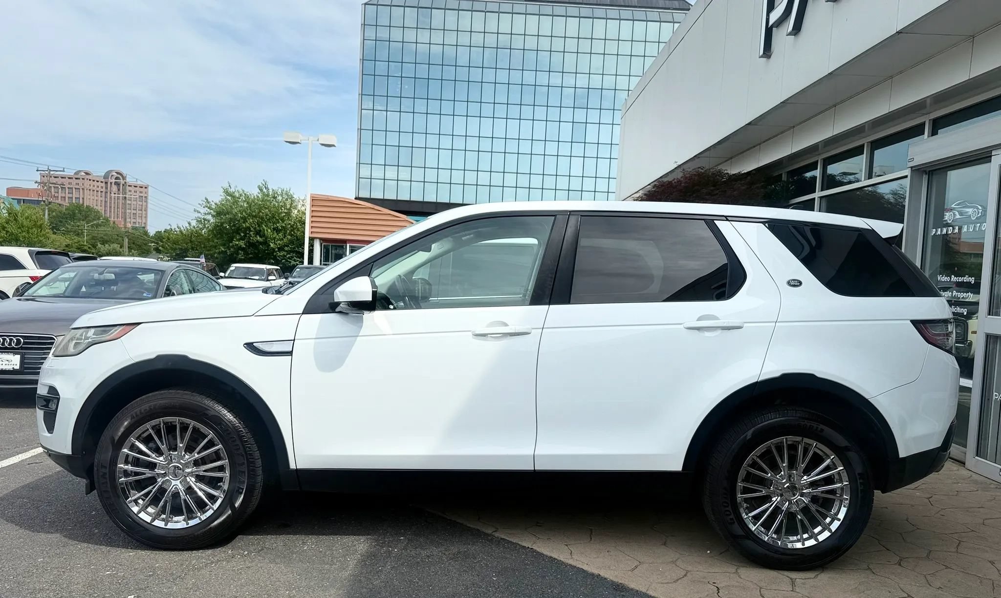 Used 2016 Land Rover Discovery Sport HSE AWD/4WD image 4