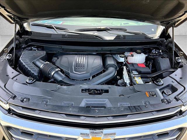 Used 2025 Chevrolet Traverse LT FWD image 11
