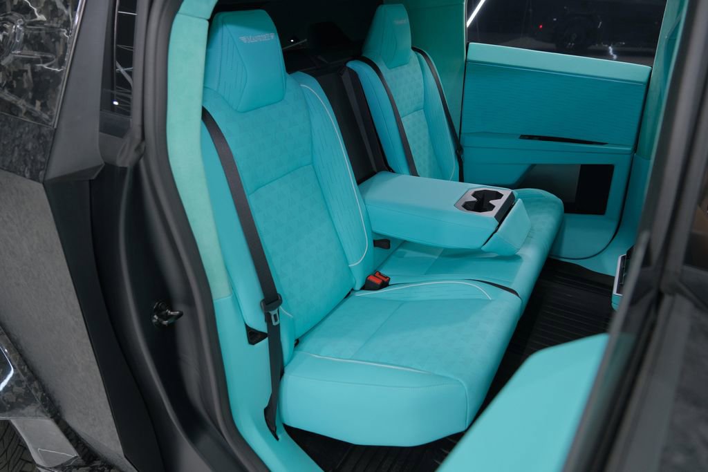 Used 2025 Tesla Cybertruck AWD Crew Cab image 37