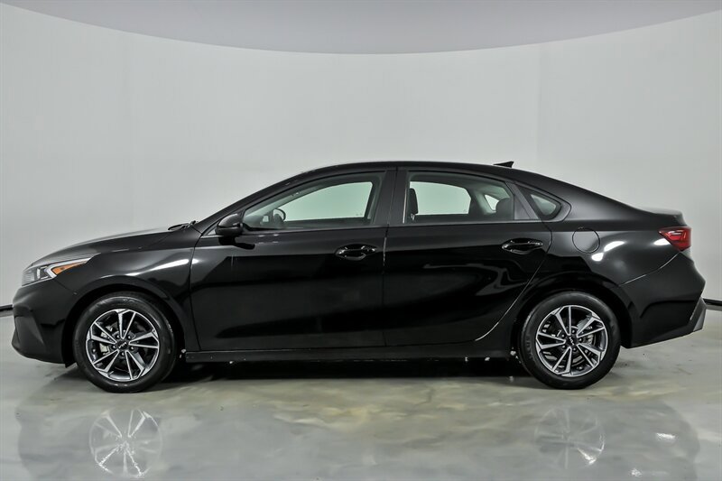 Used 2024 Kia Forte LXS FWD image 7