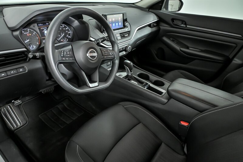 Used 2024 Nissan Altima 2.5 S FWD image 16