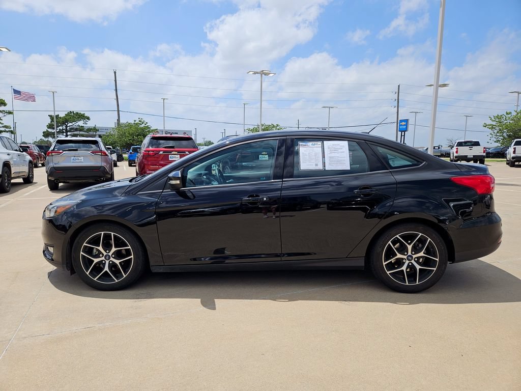 Used 2017 Ford Focus SEL w/ Cold Weather Package FWD image 4
