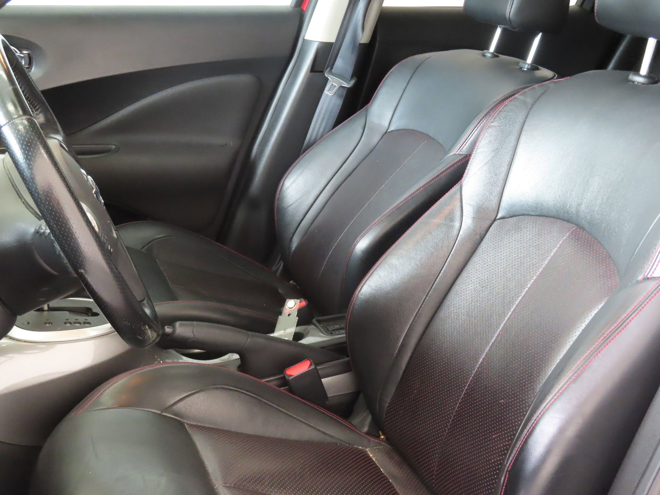 Used 2013 Nissan Juke SL FWD image 11
