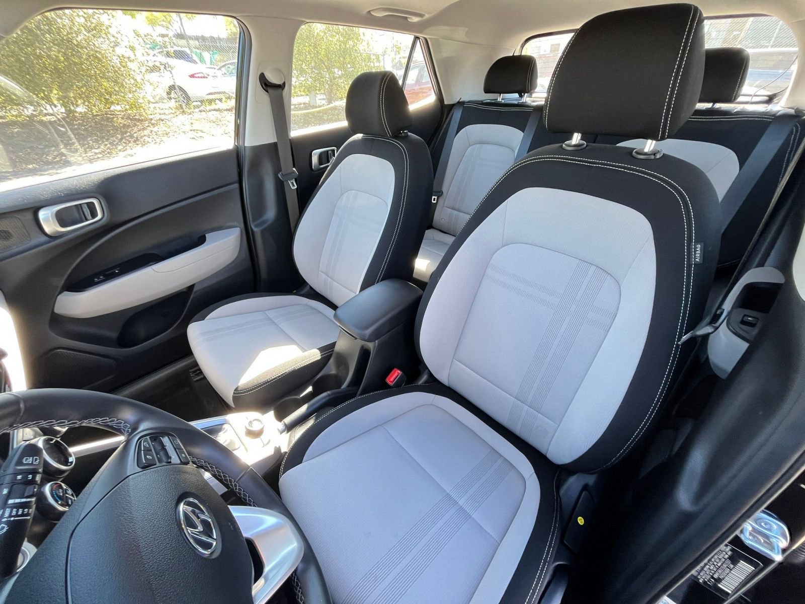Used 2025 Hyundai Venue SEL FWD image 35