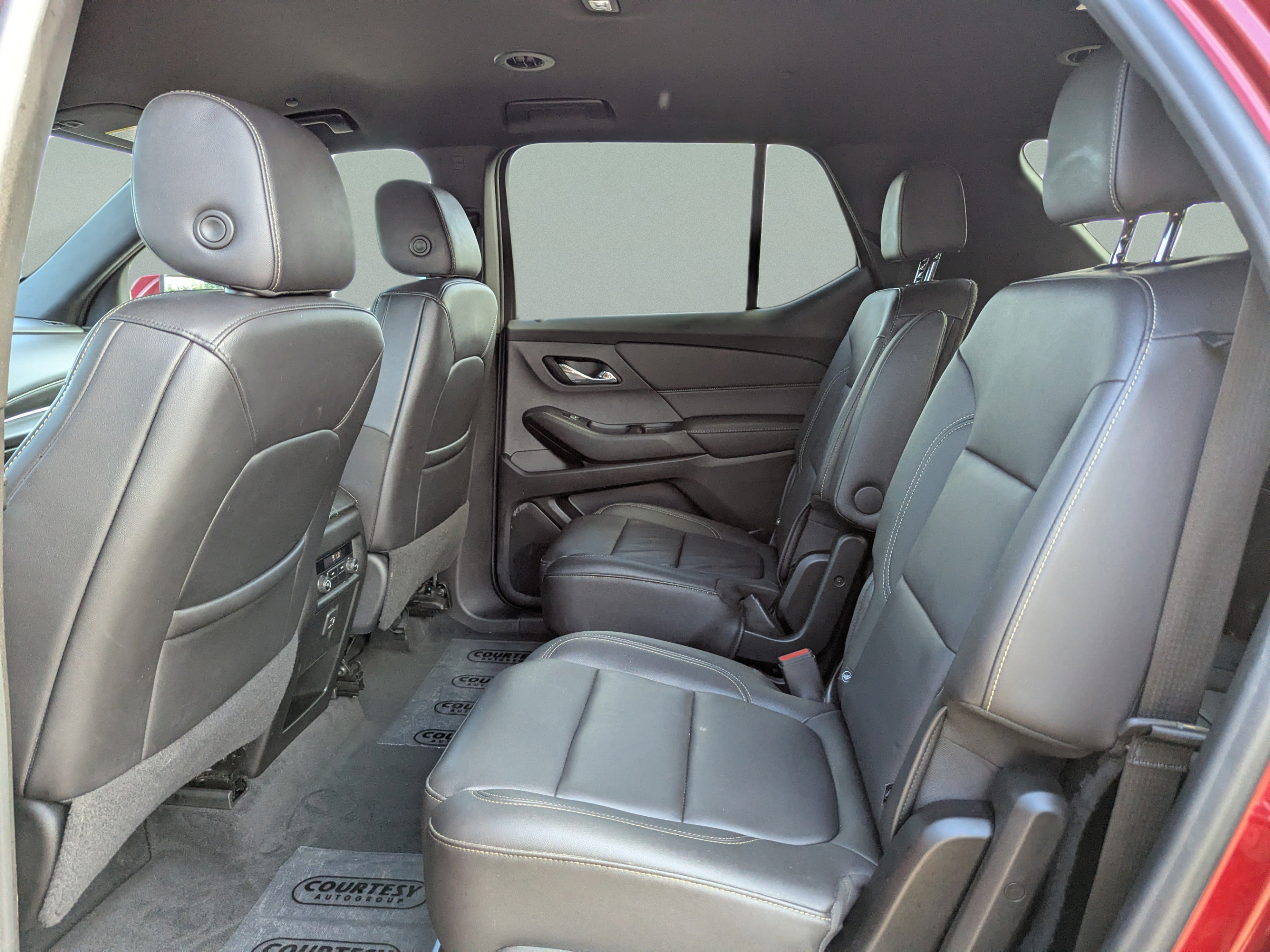 Used 2023 Chevrolet Traverse LT FWD image 20