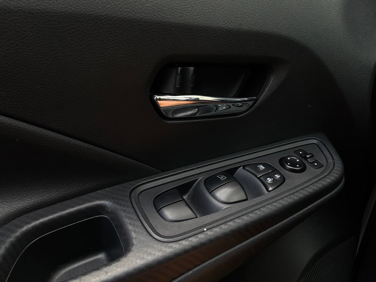 Used 2025 Nissan Versa SV FWD image 20