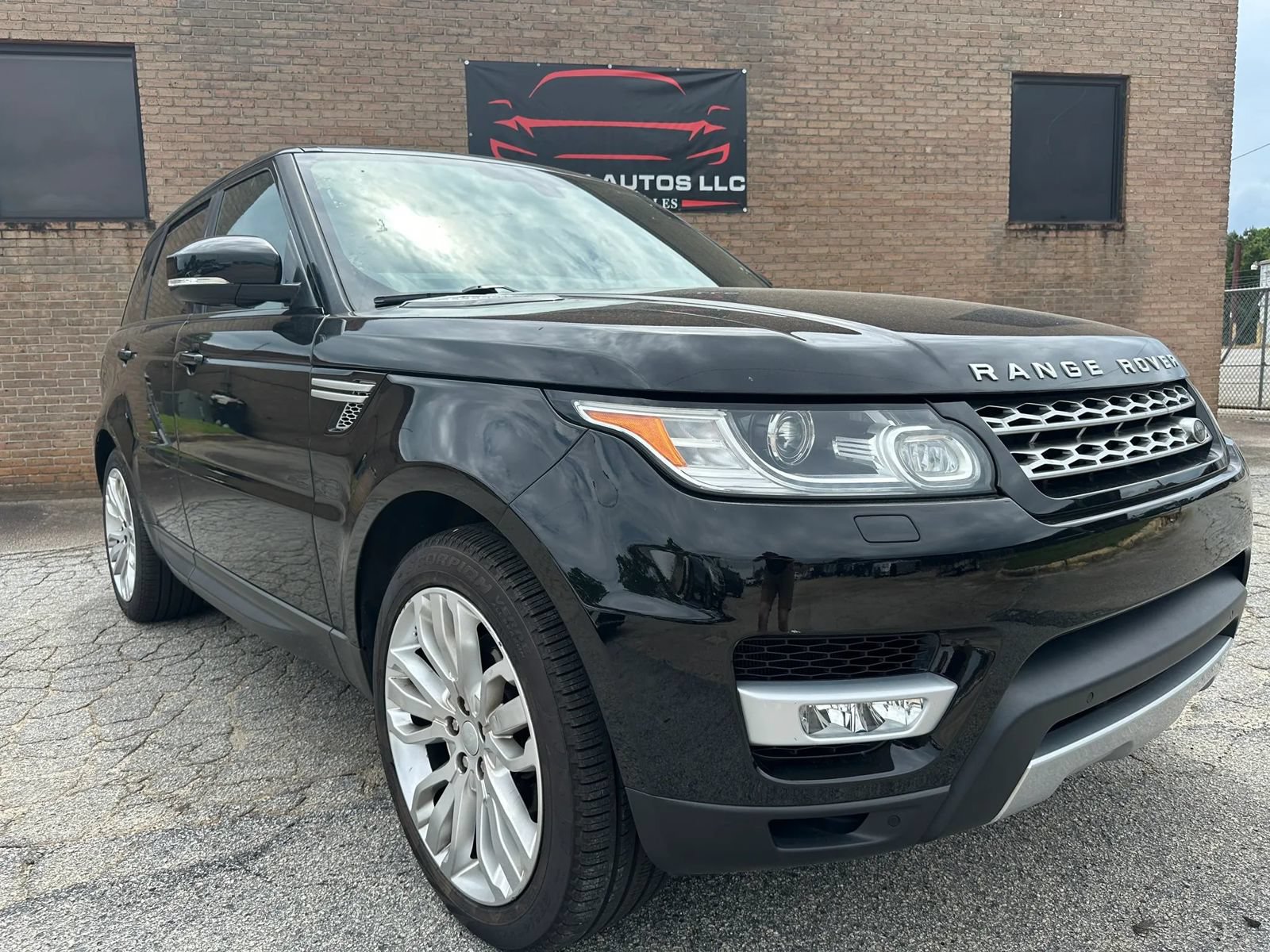 Used 2015 Land Rover Range Rover Sport HSE AWD/4WD image 2