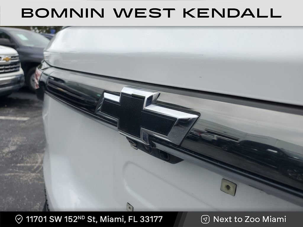 Used 2023 Chevrolet Traverse RS image 11