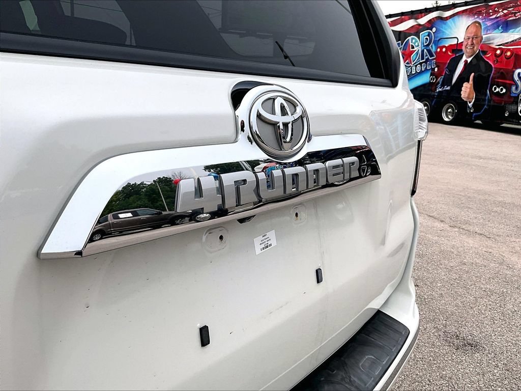 Used 2020 Toyota 4Runner Limited RWD image 9
