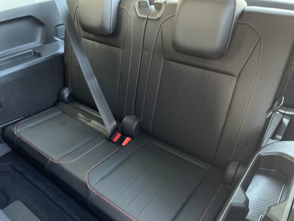 Used 2024 Volkswagen Tiguan Wolfsburg Edition image 39