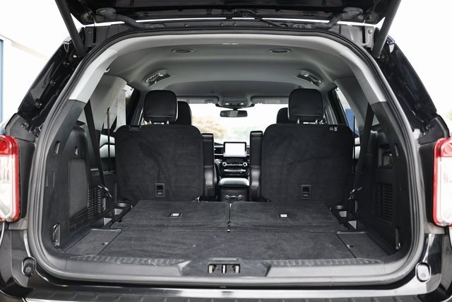 Used 2022 Ford Explorer Limited w/ Equipment Group 301A image 29