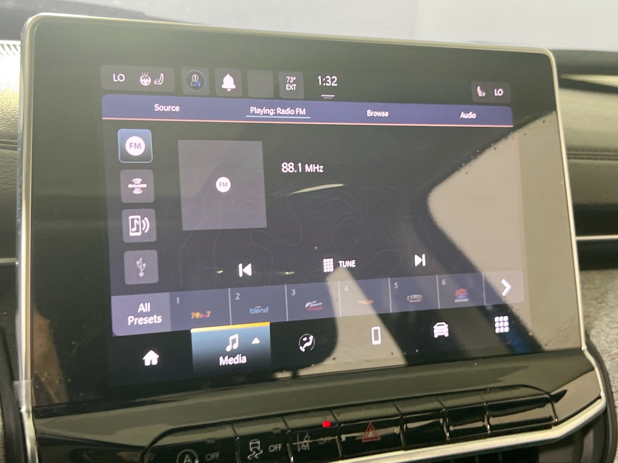 Used 2022 Jeep Compass Latitude w/ Sun and Sound Group AWD/4WD image 14
