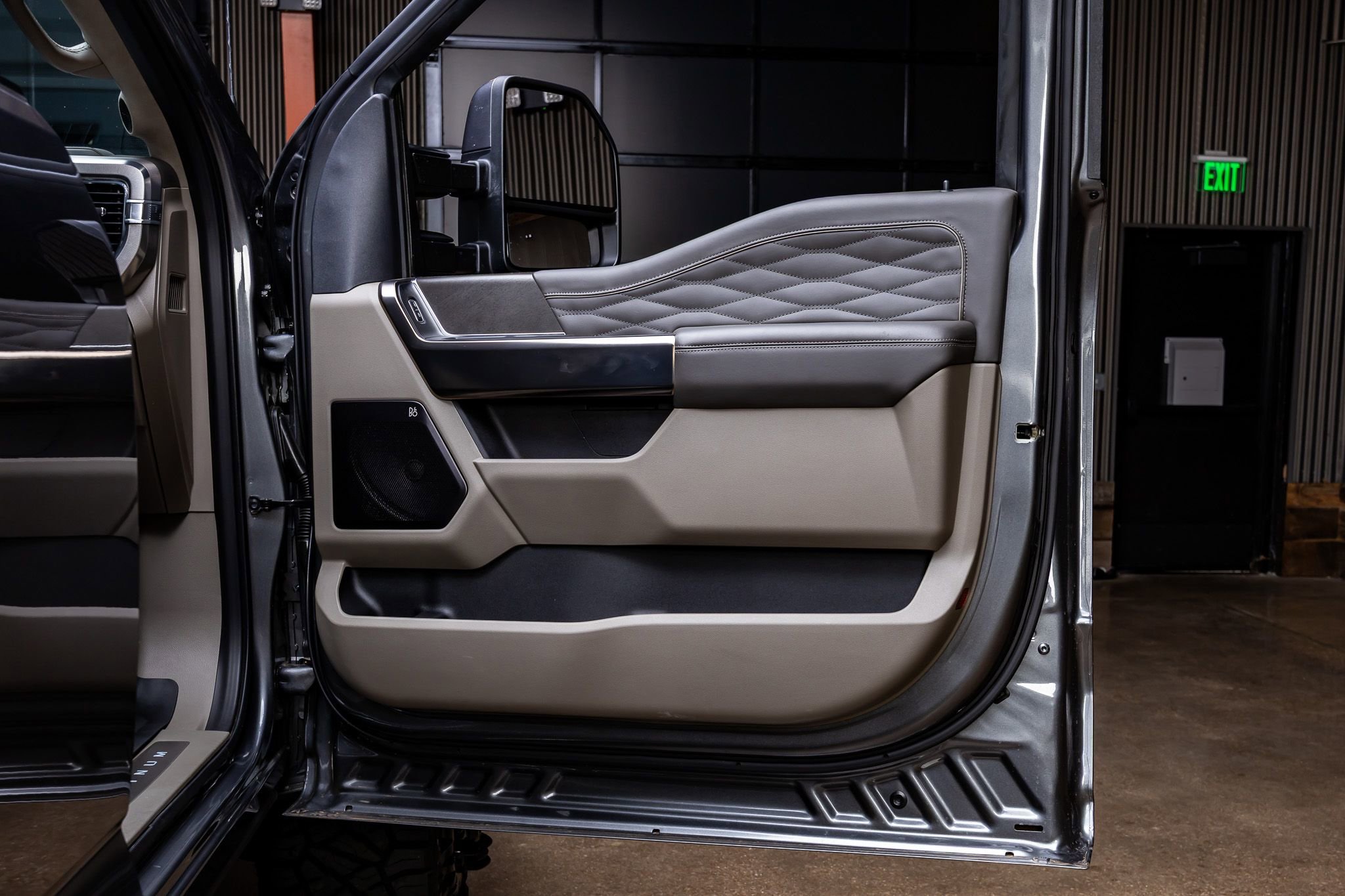 Used 2025 Ford F450 Platinum w/ Platinum Plus Package image 36