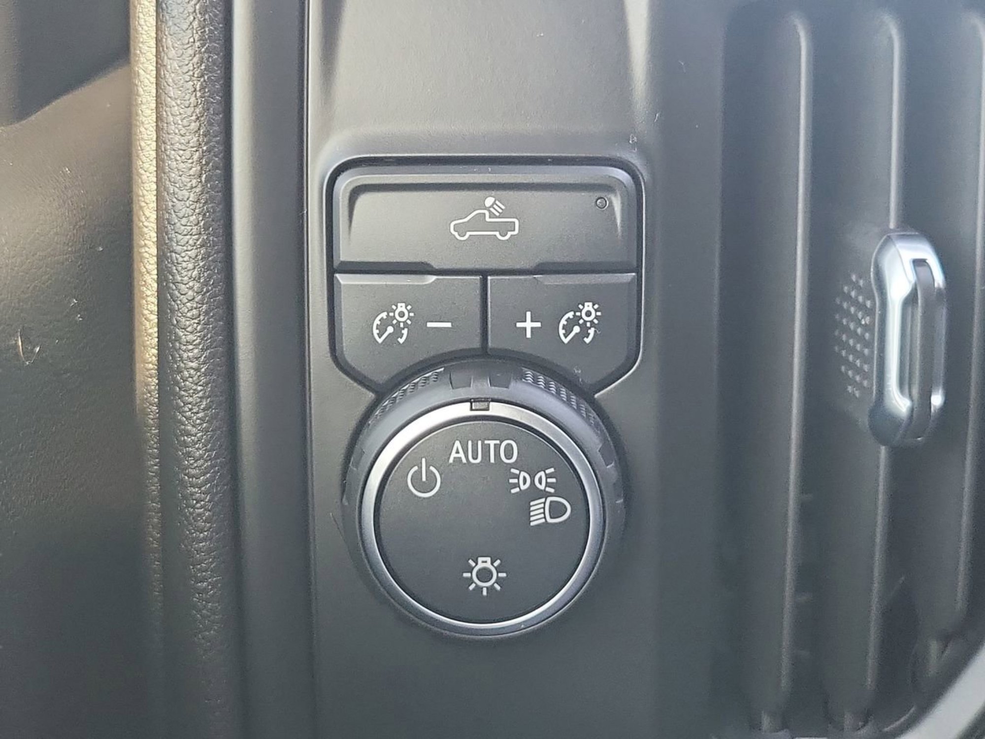 Used 2025 Chevrolet Silverado 1500 Custom image 15