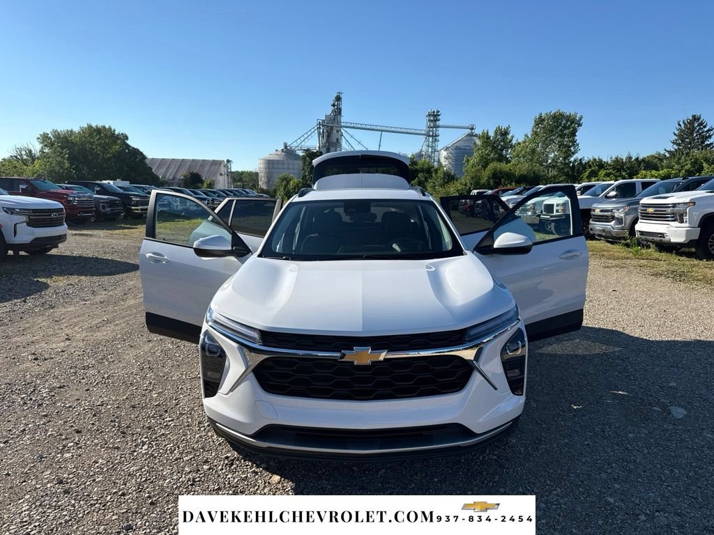 Used 2025 Chevrolet Trax LT FWD image 30