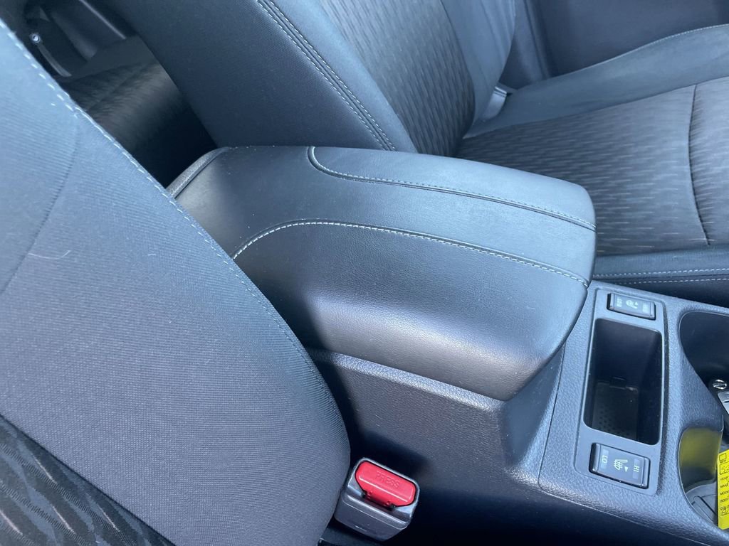 Used 2017 Nissan Rogue SV image 29