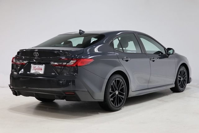 Used 2025 Toyota Camry SE FWD image 8