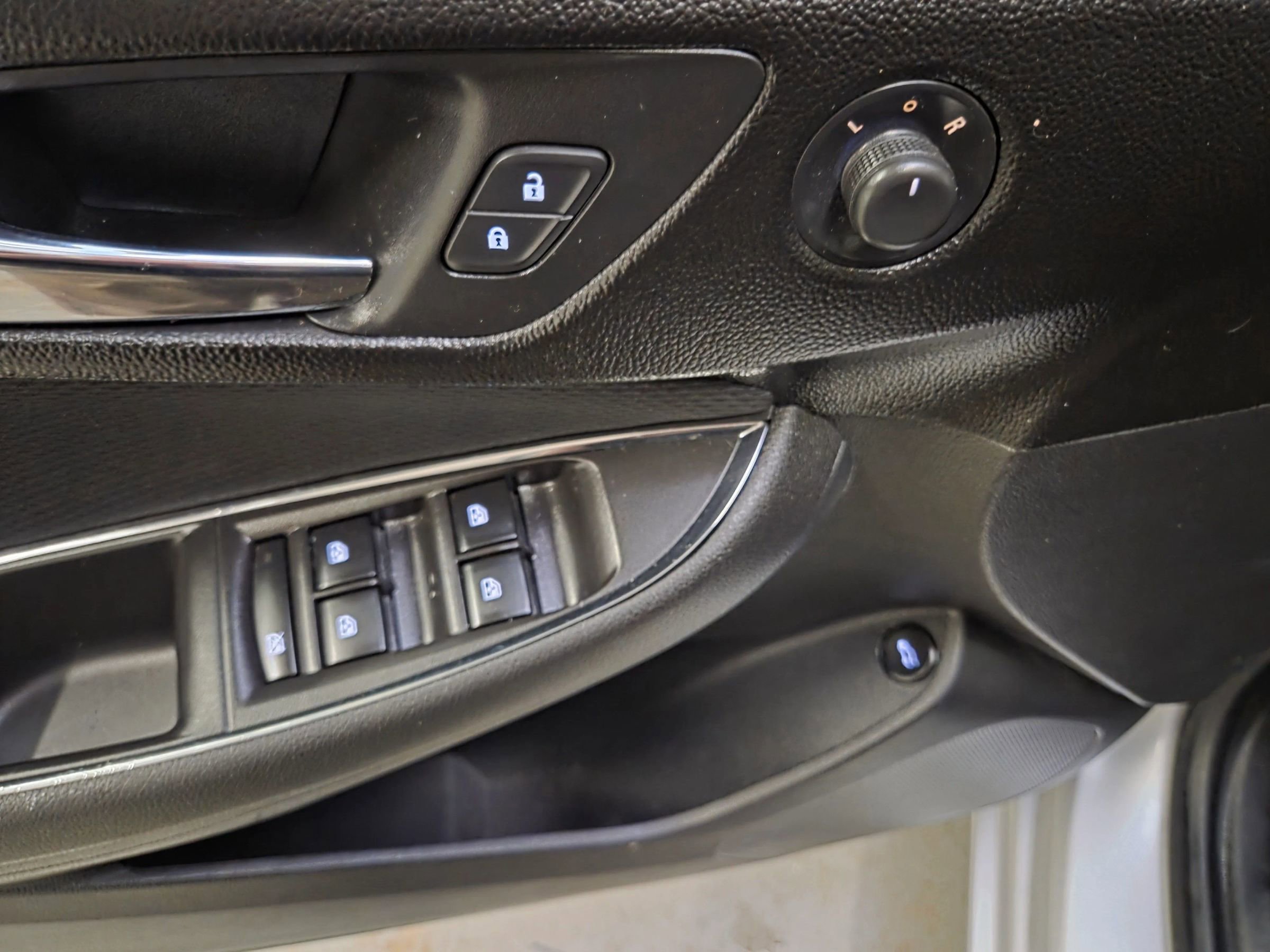 Used 2019 Chevrolet Cruze LT w/ Convenience Package FWD image 16