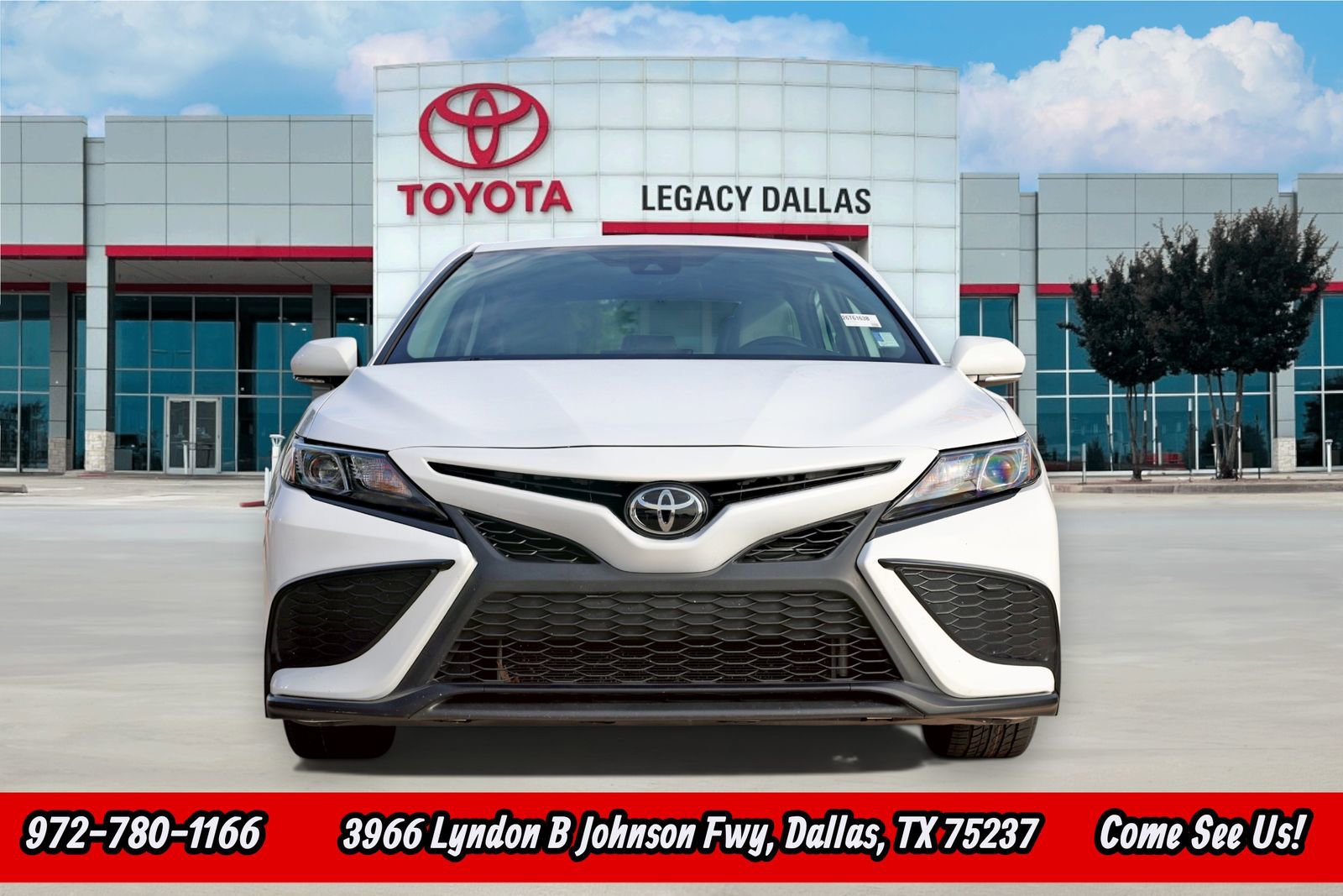 Used 2024 Toyota Camry SE image 5