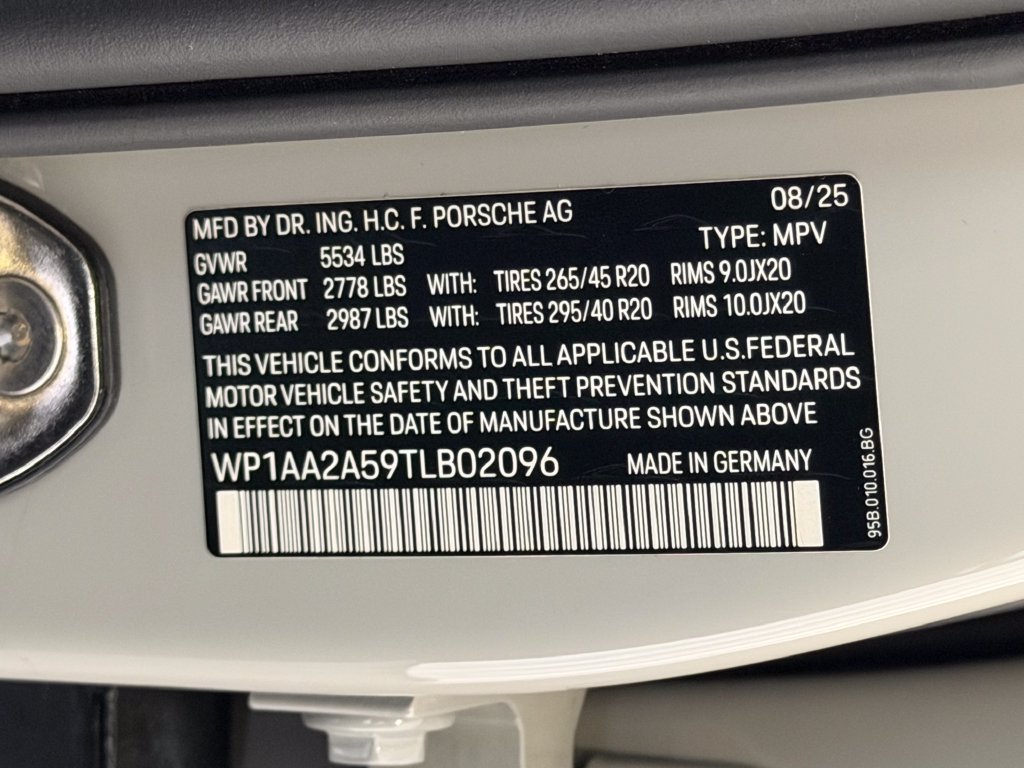 Certified 2026 Porsche Macan AWD/4WD image 27